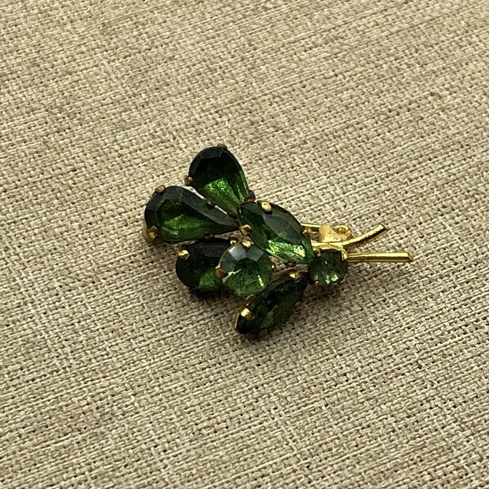 Vintage green glass austria gold tone small Brooch